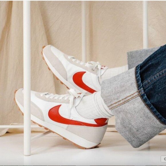 Nike Daybreak Sneakers Summit White & University Red Size 6.5 Retro Streetwear - Picture 1 of 16